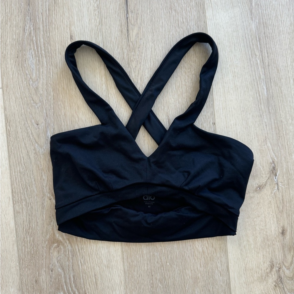 ALO yoga sports bra size M in black